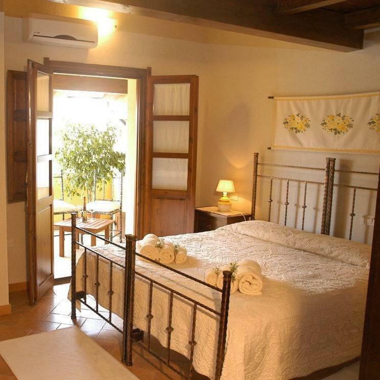 Il Quinto Moro Hotel Арбус Екстериор снимка